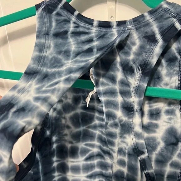 Women’s Lululemon Tank with open back - Picture 4 of 7